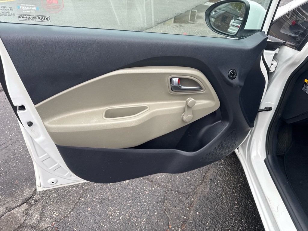 2017 Kia Rio Image 15