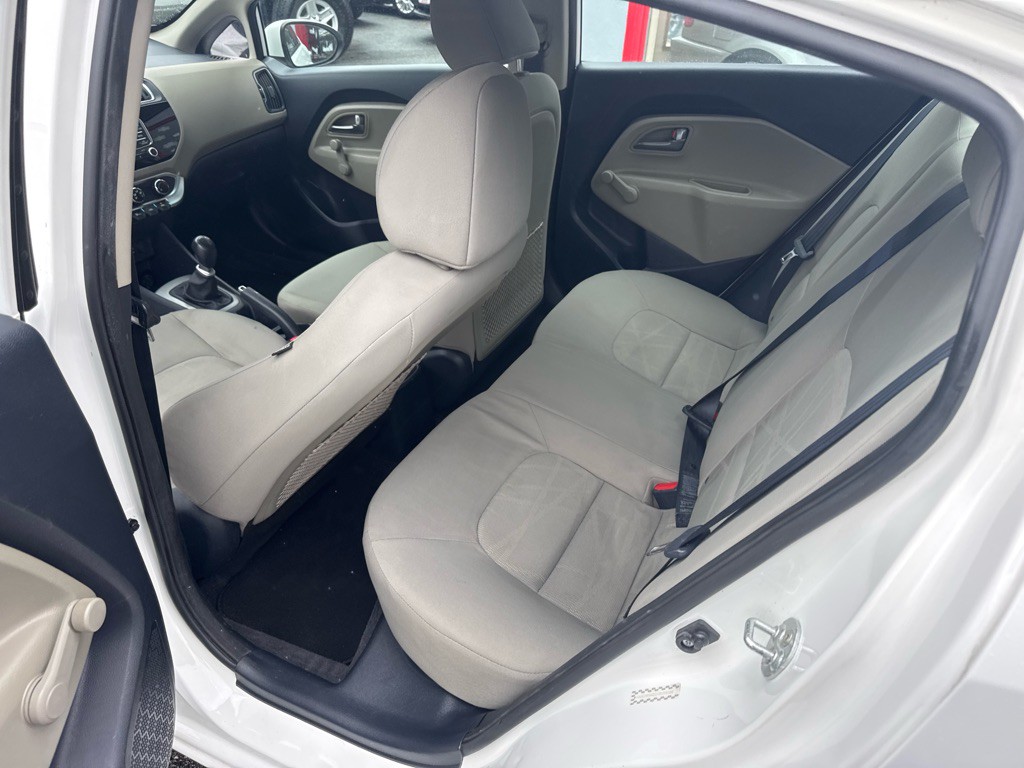 2017 Kia Rio Image 16