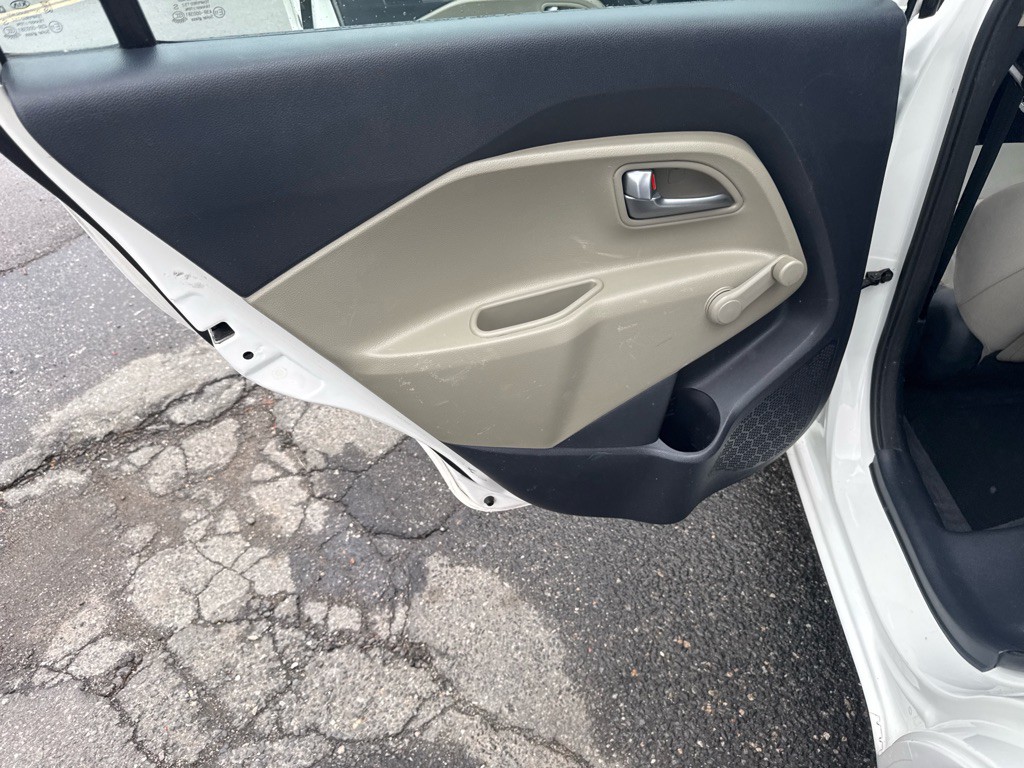2017 Kia Rio Image 17