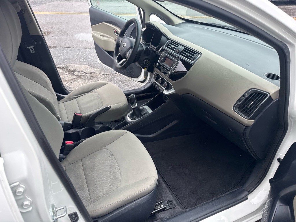 2017 Kia Rio Image 18
