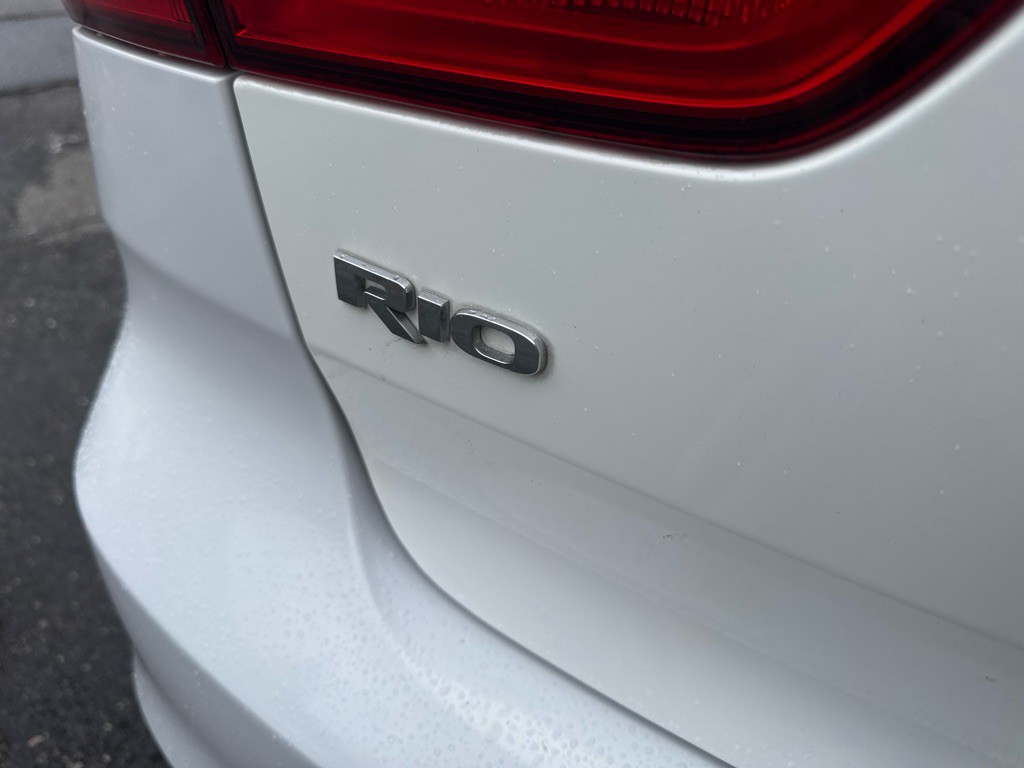 2017 Kia Rio Image 24