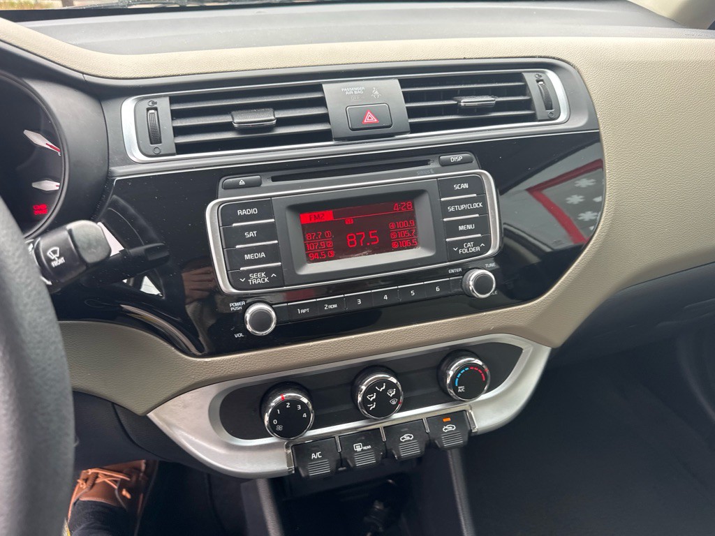 2017 Kia Rio Image 26
