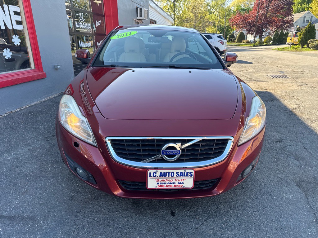 2011 Volvo C70 Image 2