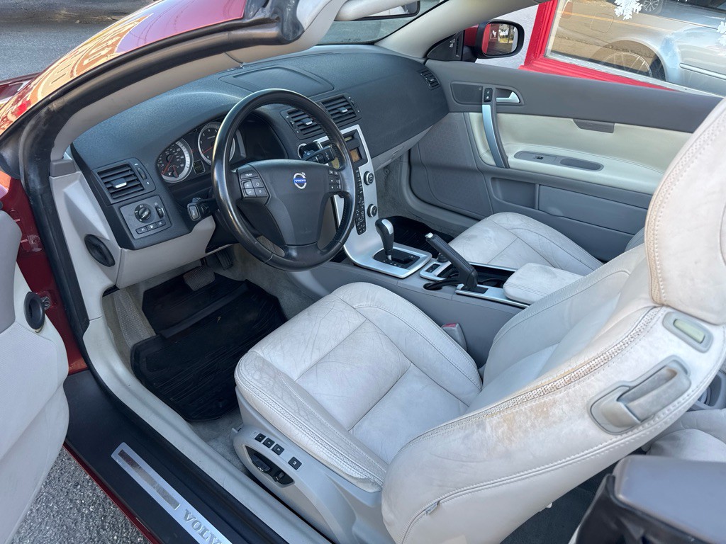 2011 Volvo C70 Image 20