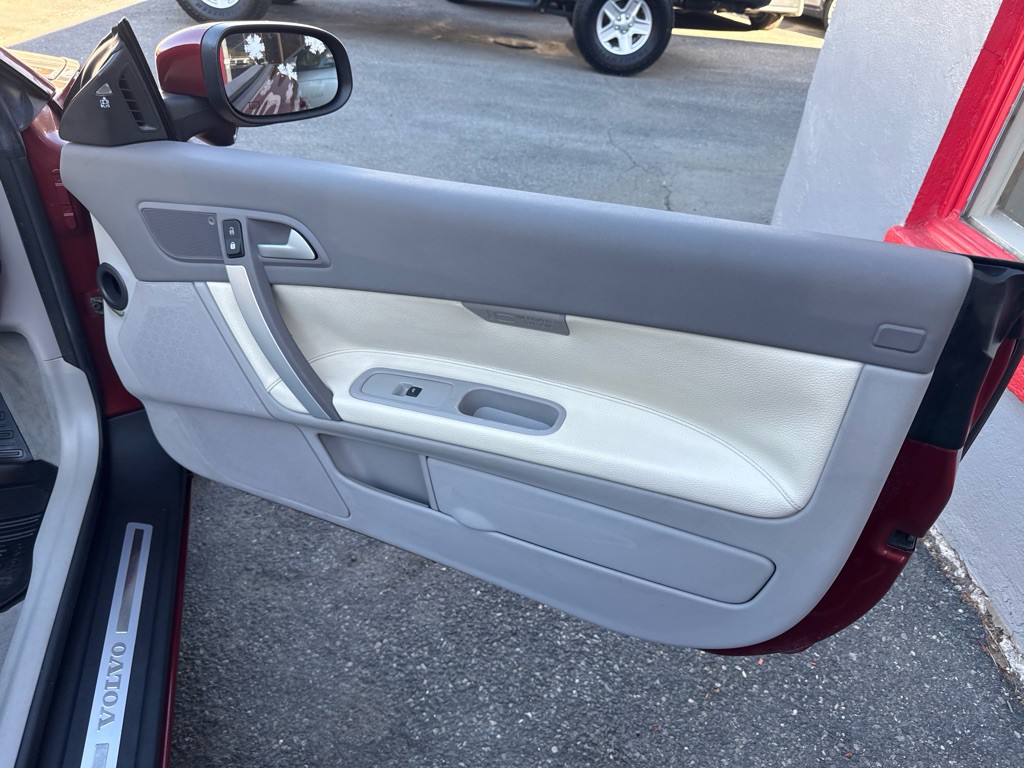 2011 Volvo C70 Image 24