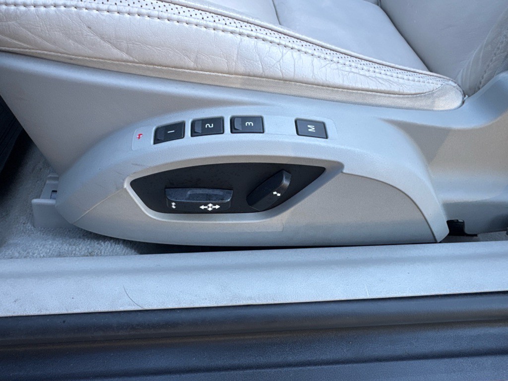 2011 Volvo C70 Image 30