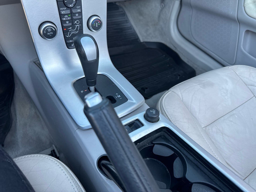 2011 Volvo C70 Image 32