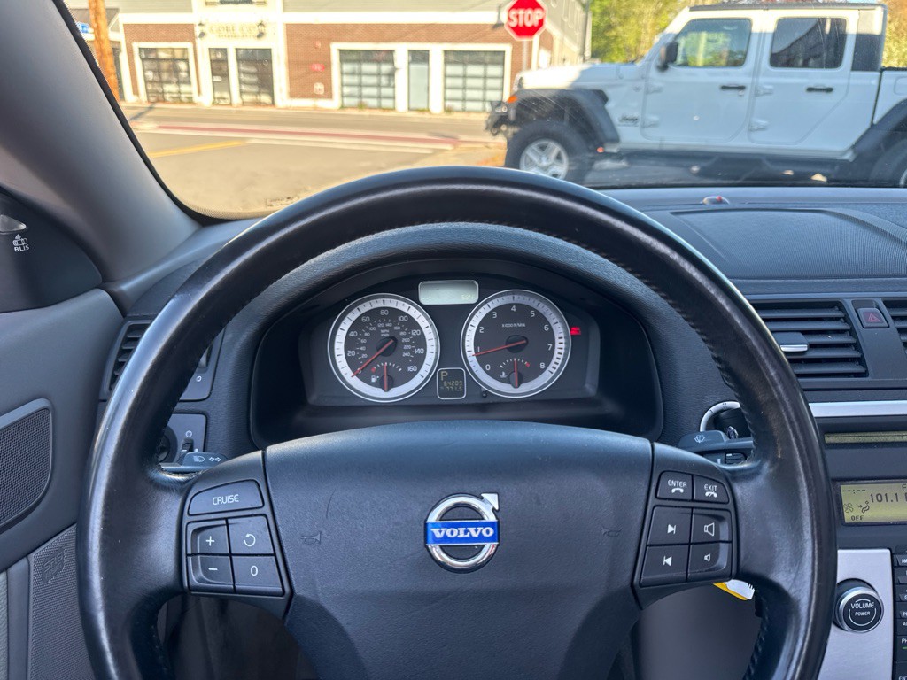 2011 Volvo C70 Image 35