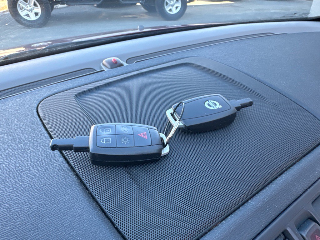 2011 Volvo C70 Image 36