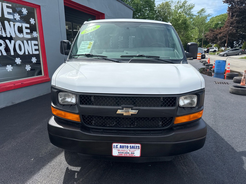 2016 Chevrolet Express Image 2