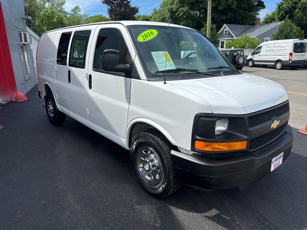 2016 Chevrolet Express Image 3