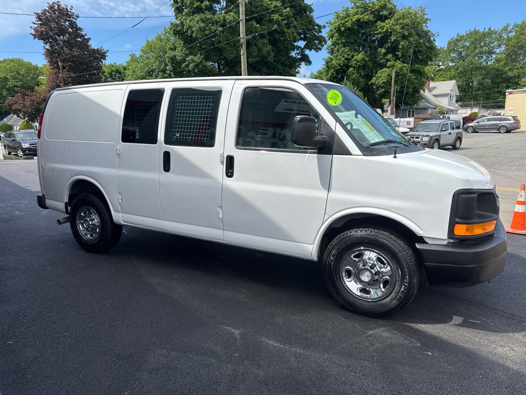 2016 Chevrolet Express Image 4