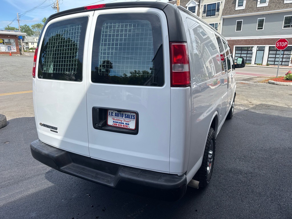2016 Chevrolet Express Image 5