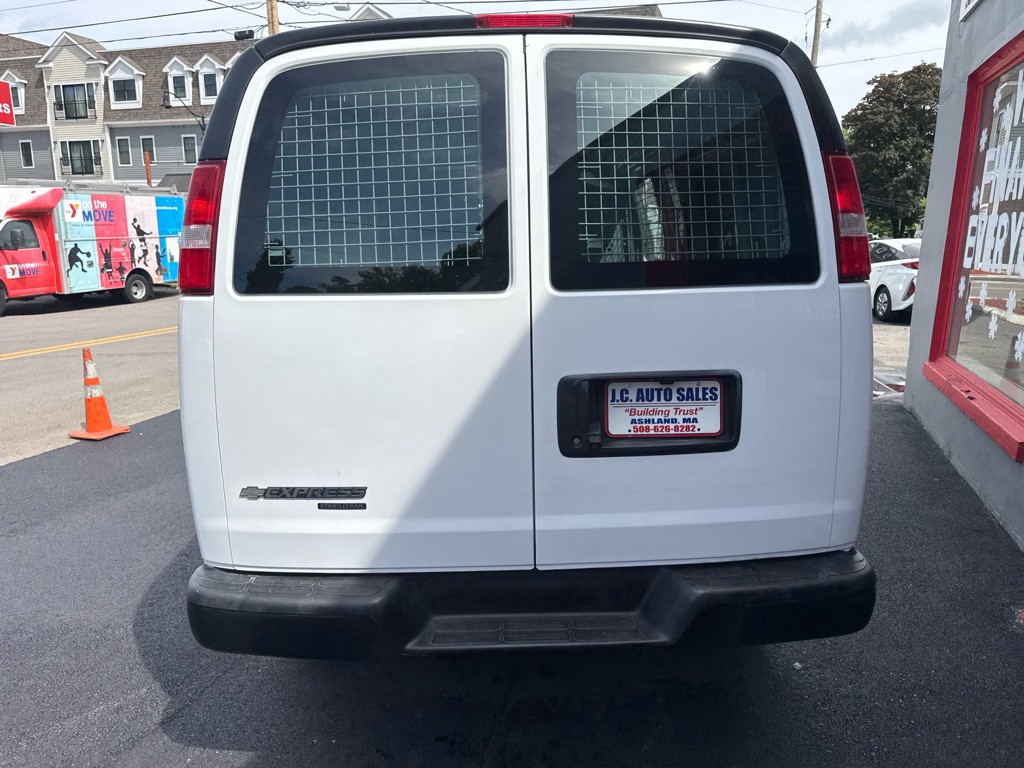 2016 Chevrolet Express Image 6