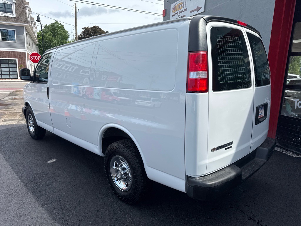 2016 Chevrolet Express Image 7