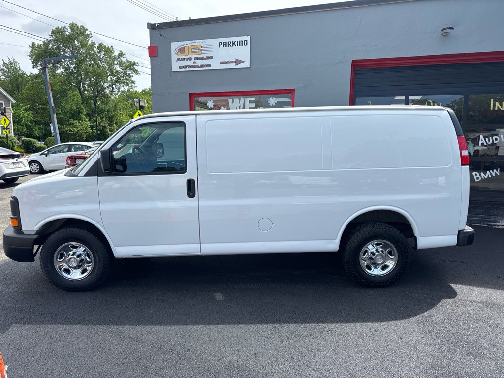2016 Chevrolet Express Image 8