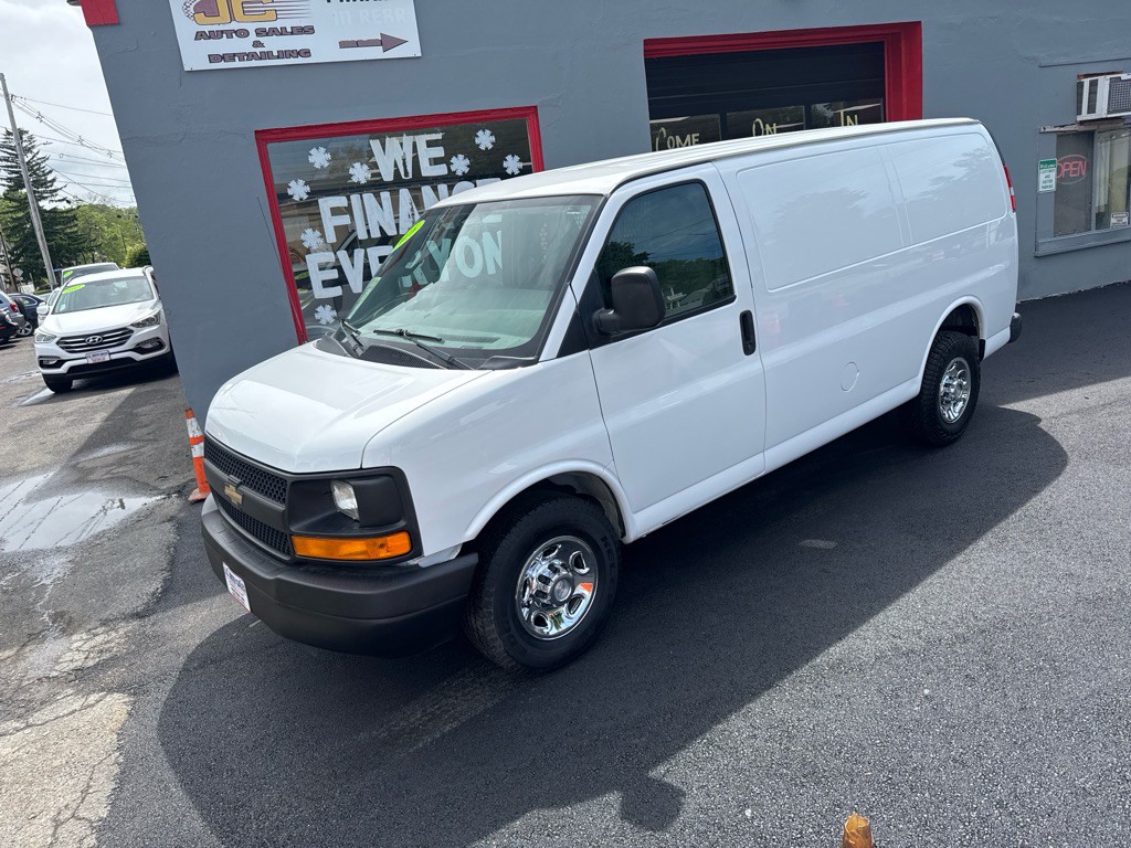 2016 Chevrolet Express Image 9