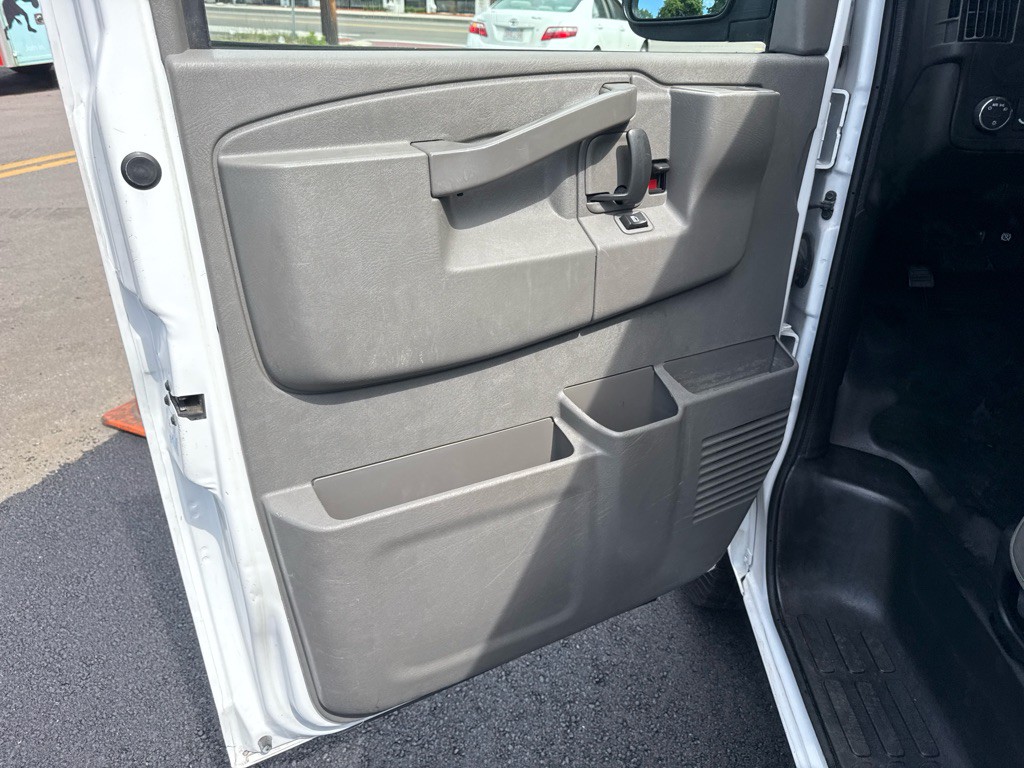 2016 Chevrolet Express Image 15