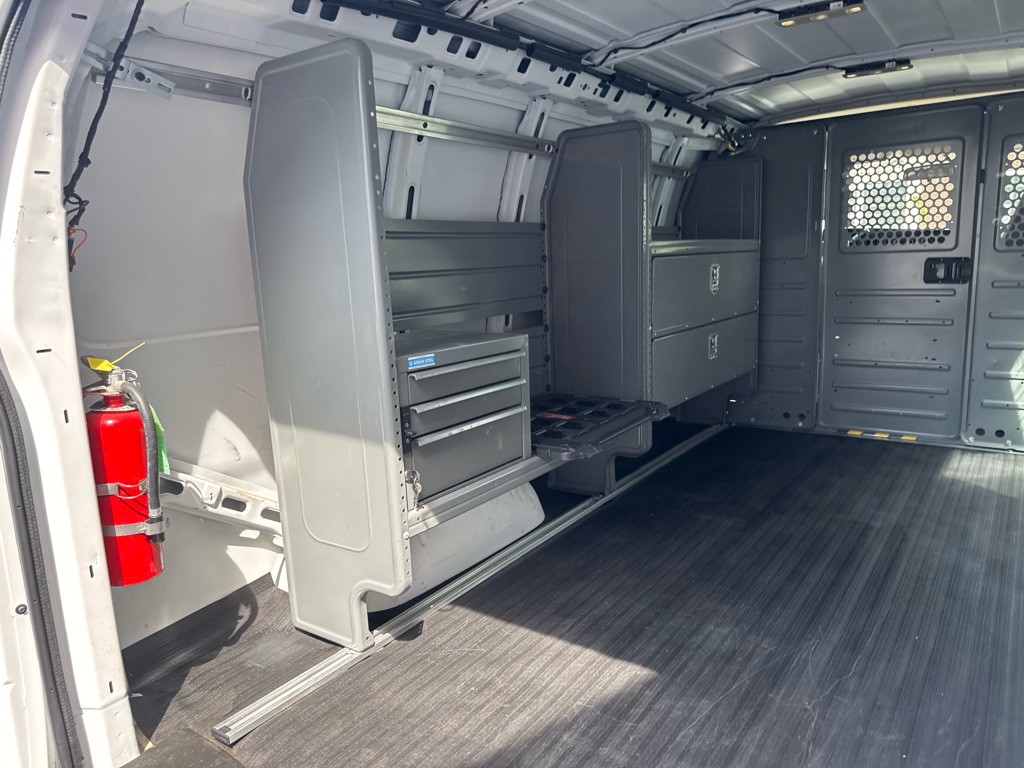 2016 Chevrolet Express Image 17