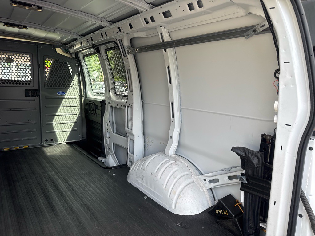 2016 Chevrolet Express Image 18