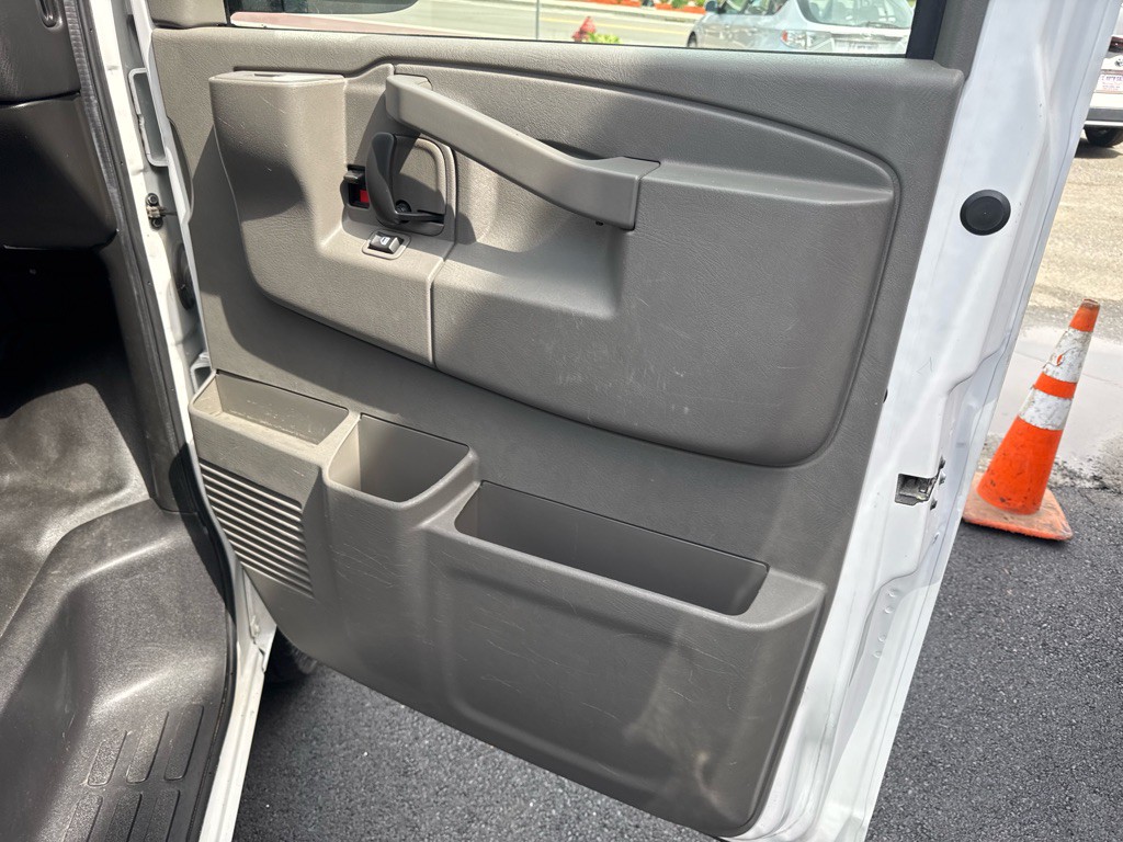 2016 Chevrolet Express Image 20