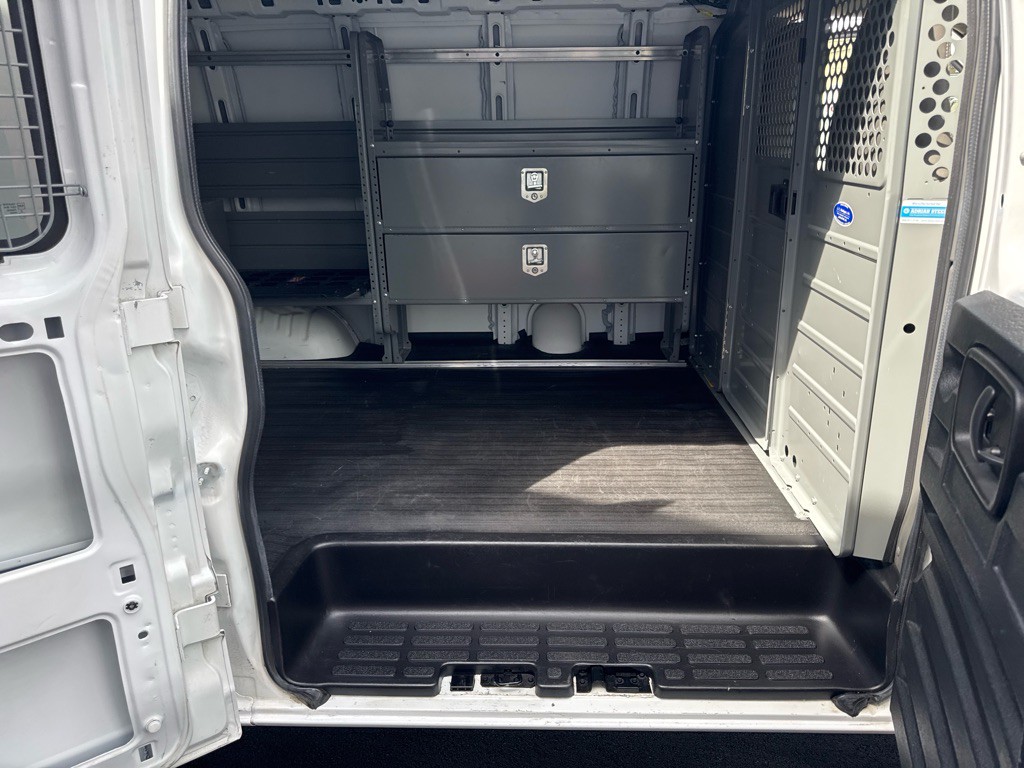 2016 Chevrolet Express Image 22