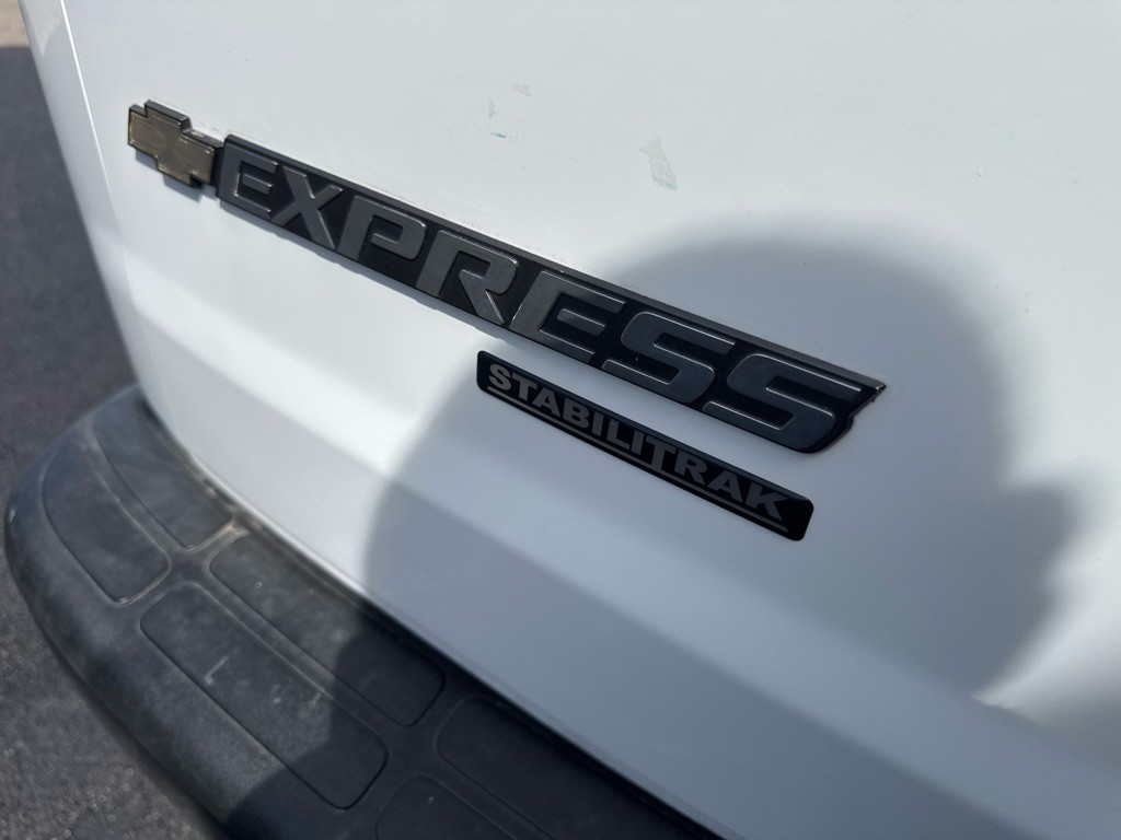 2016 Chevrolet Express Image 23