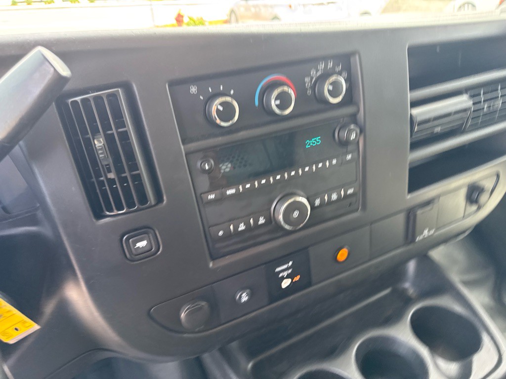 2016 Chevrolet Express Image 25