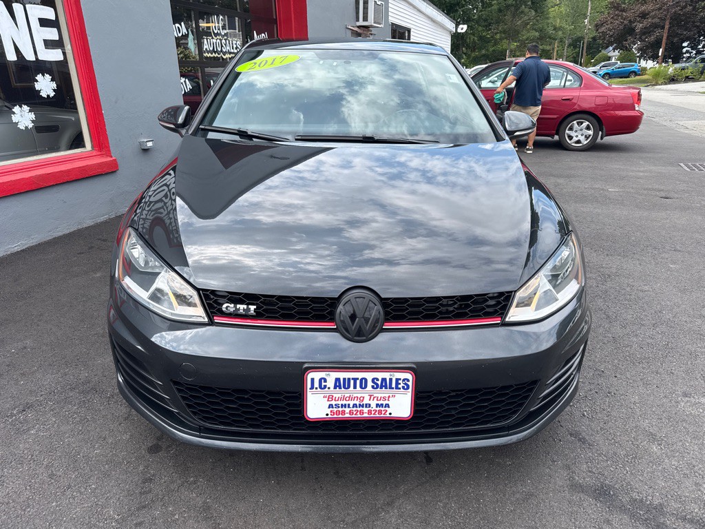 2017 Volkswagen GTI Image 2
