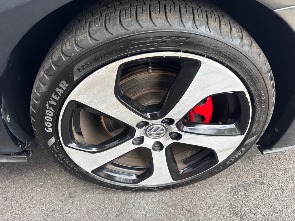 2017 Volkswagen GTI Image 12