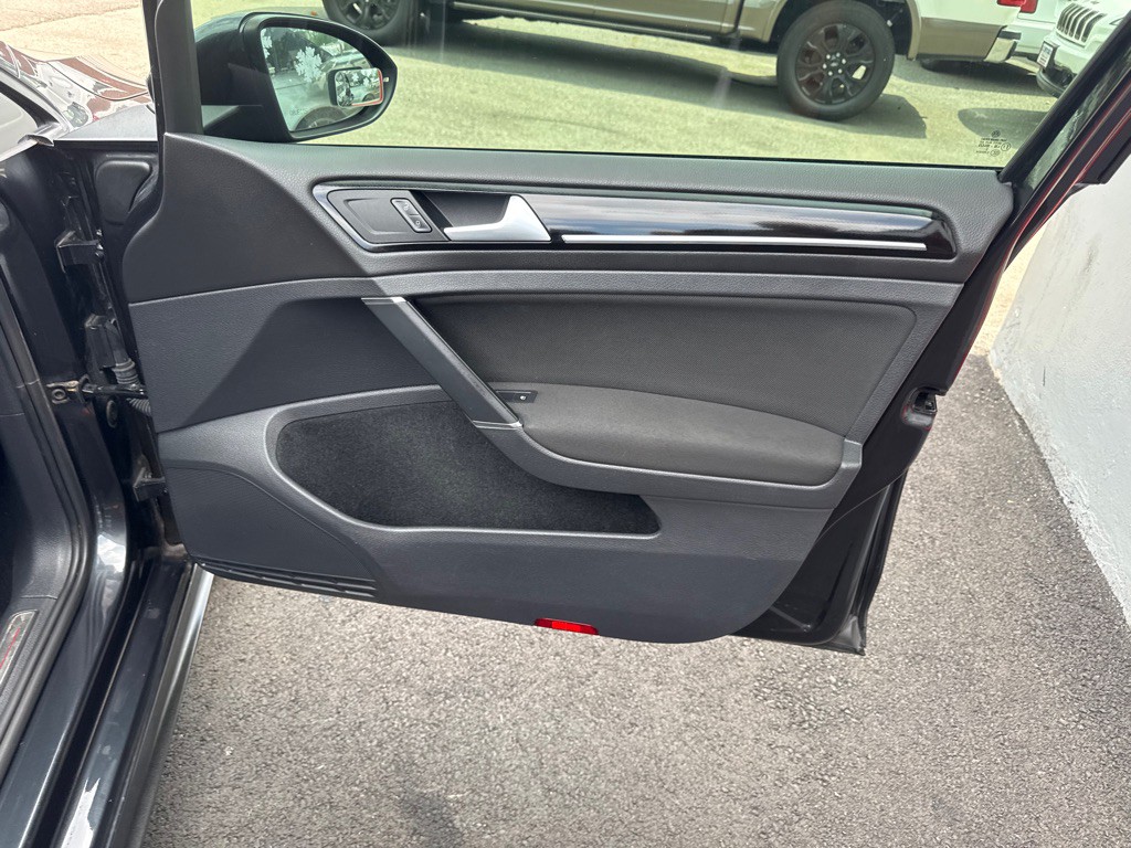 2017 Volkswagen GTI Image 17