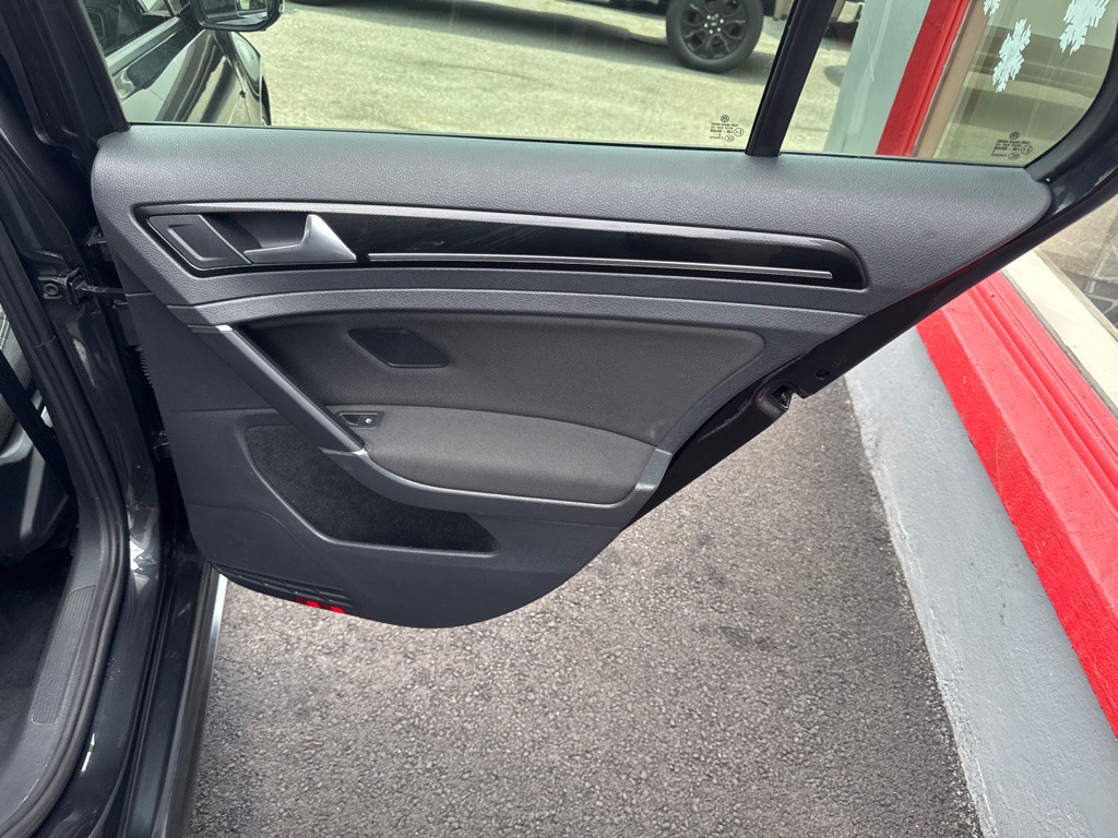 2017 Volkswagen GTI Image 19