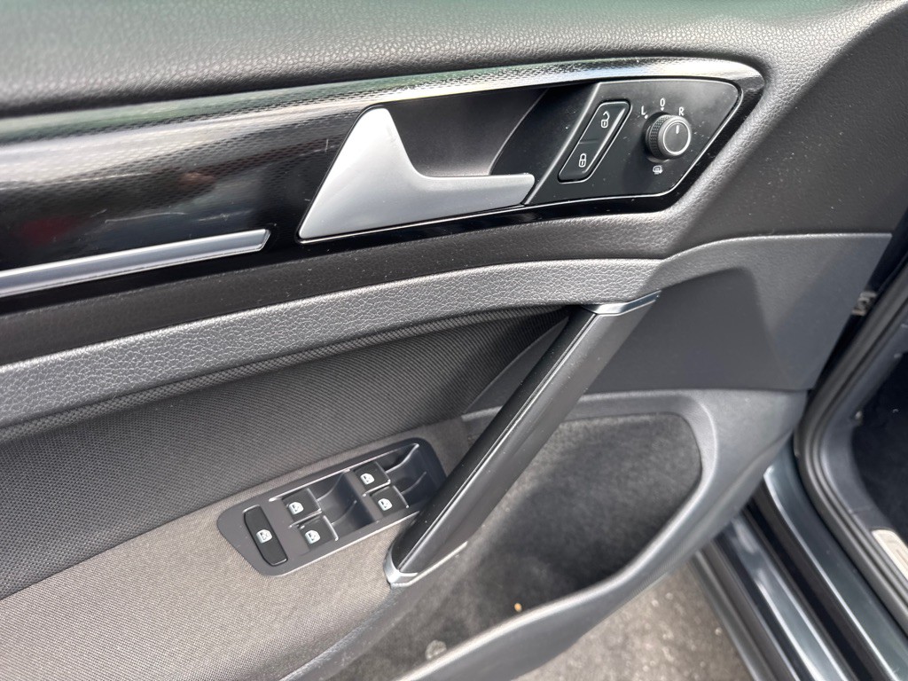 2017 Volkswagen GTI Image 22
