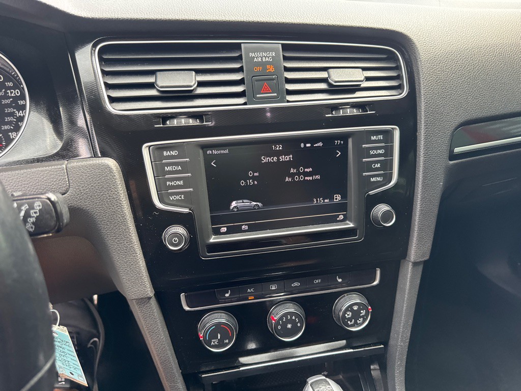 2017 Volkswagen GTI Image 24