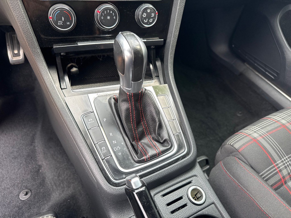 2017 Volkswagen GTI Image 25