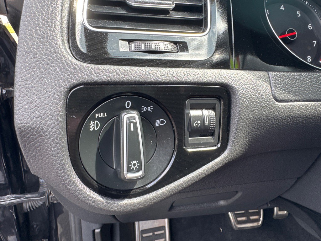 2017 Volkswagen GTI Image 28