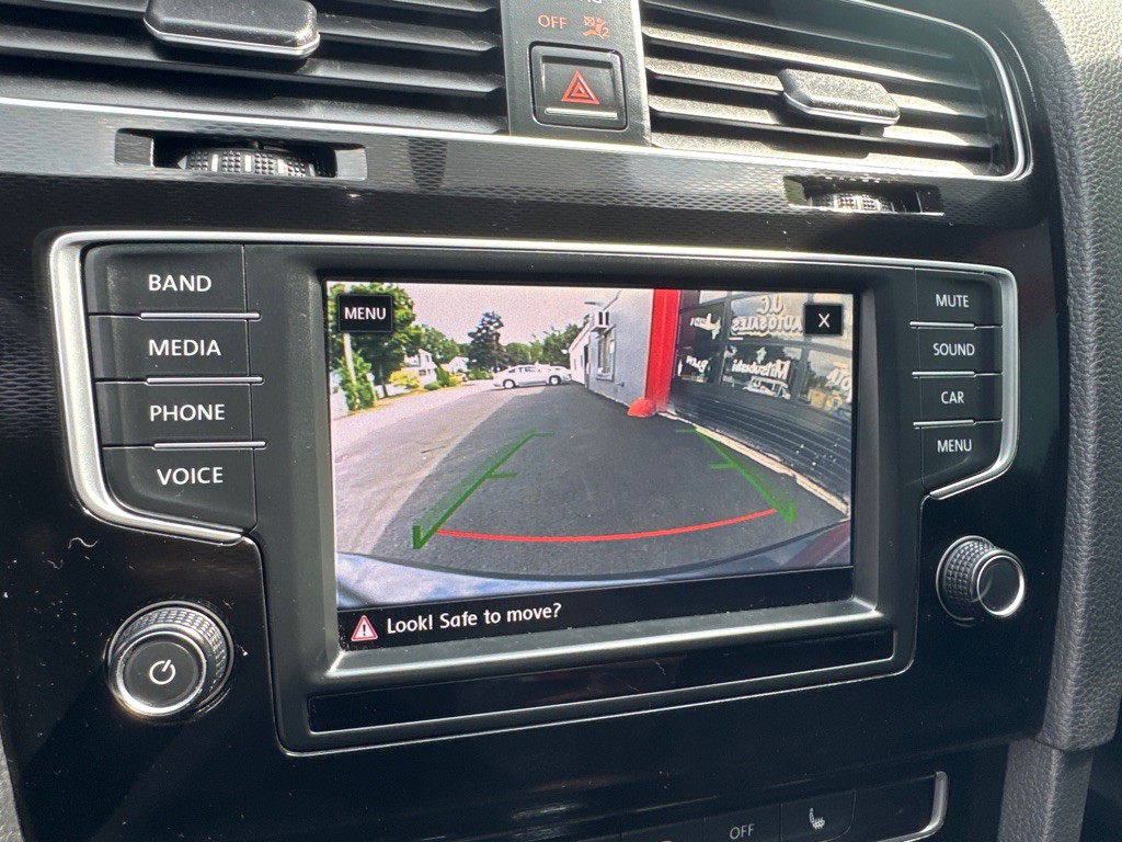 2017 Volkswagen GTI Image 30
