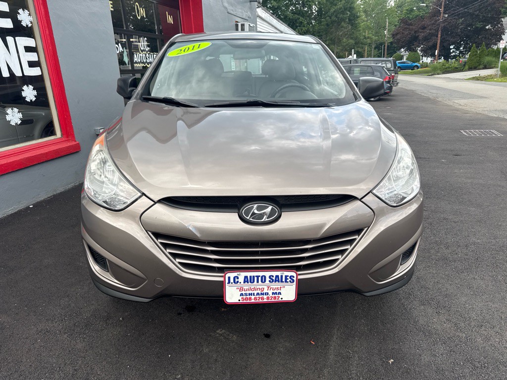 2011 Hyundai Tucson Image 2