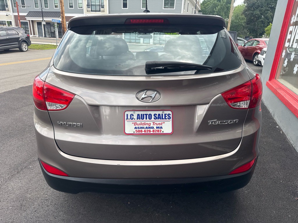 2011 Hyundai Tucson Image 5
