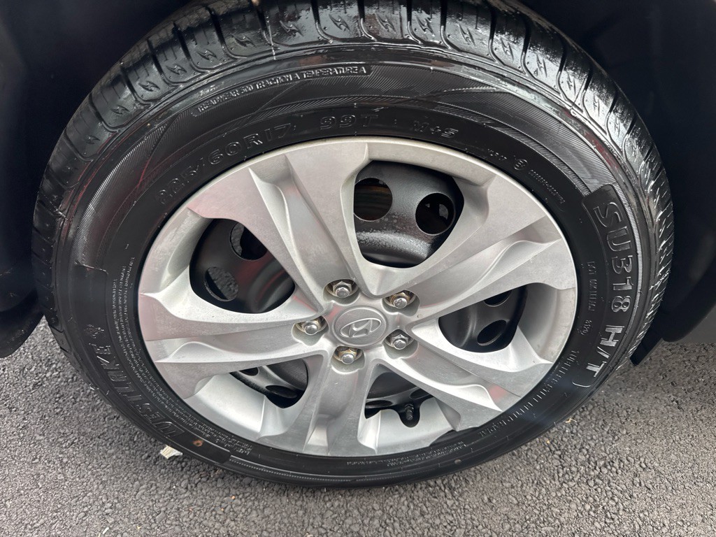2011 Hyundai Tucson Image 11