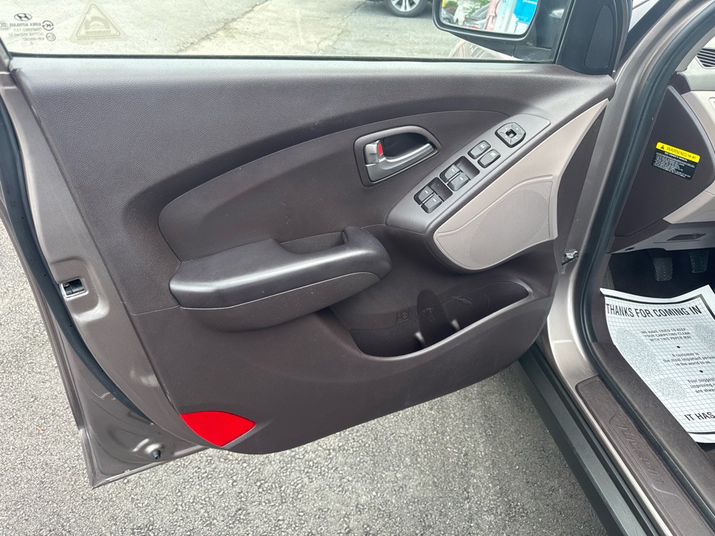 2011 Hyundai Tucson Image 14
