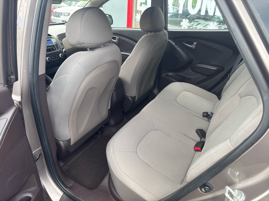 2011 Hyundai Tucson Image 15