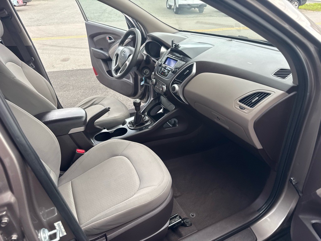 2011 Hyundai Tucson Image 18