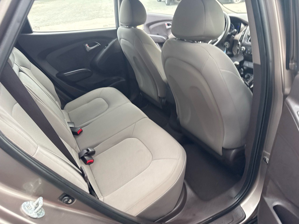2011 Hyundai Tucson Image 20
