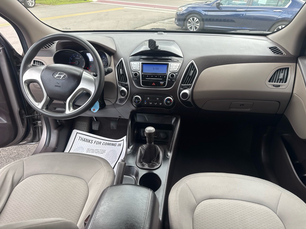 2011 Hyundai Tucson Image 22