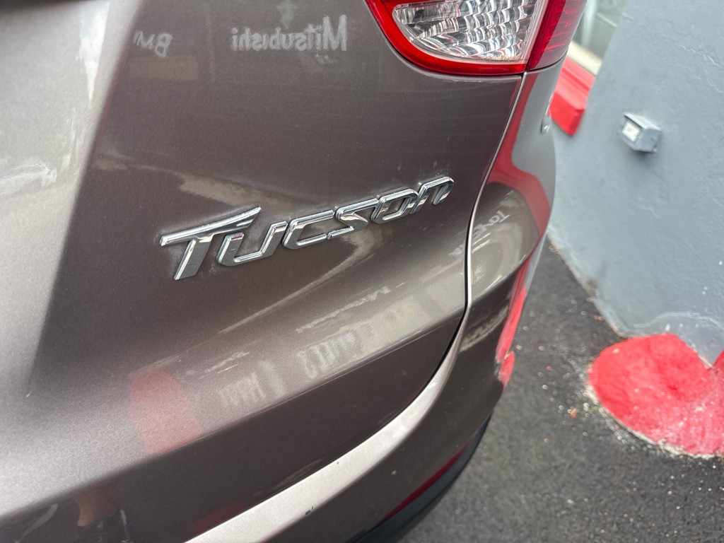 2011 Hyundai Tucson Image 23