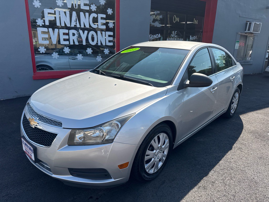 2012 Chevrolet Cruze Image 1