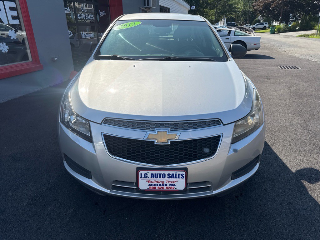 2012 Chevrolet Cruze Image 2