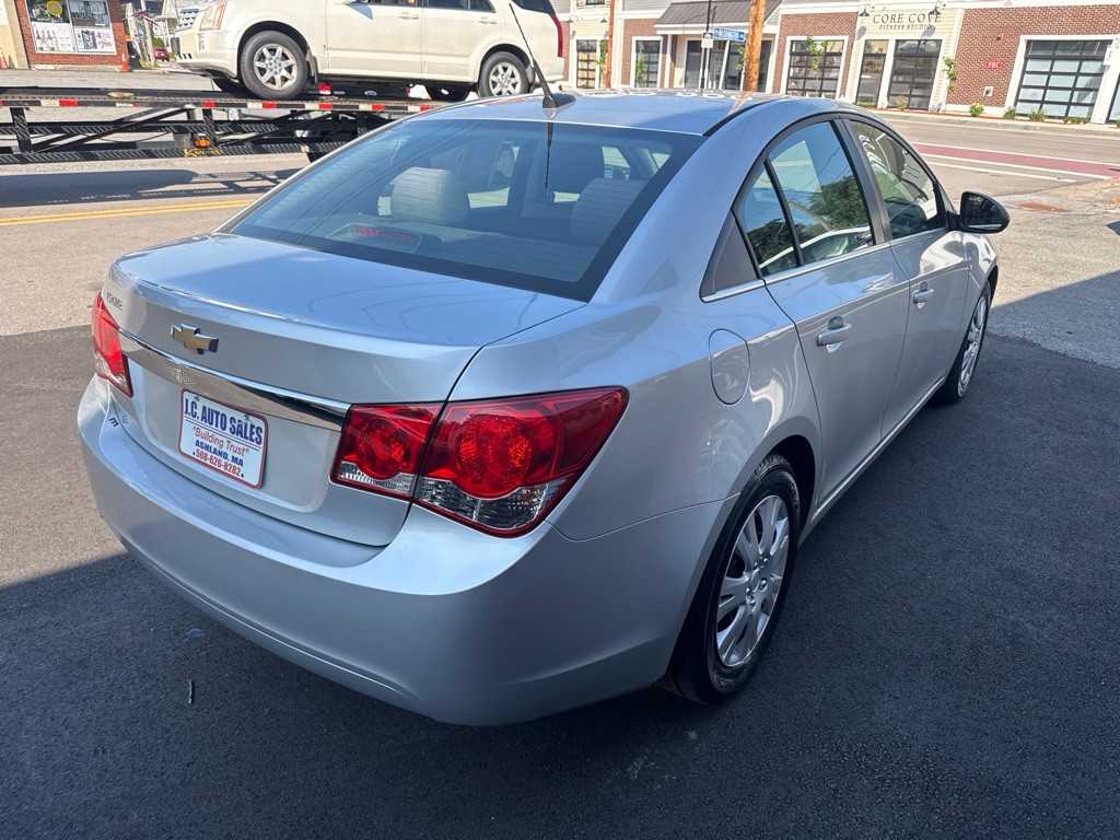 2012 Chevrolet Cruze Image 4