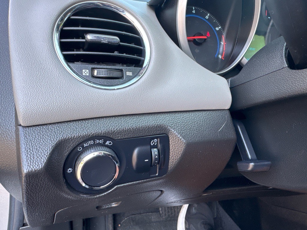 2012 Chevrolet Cruze Image 28
